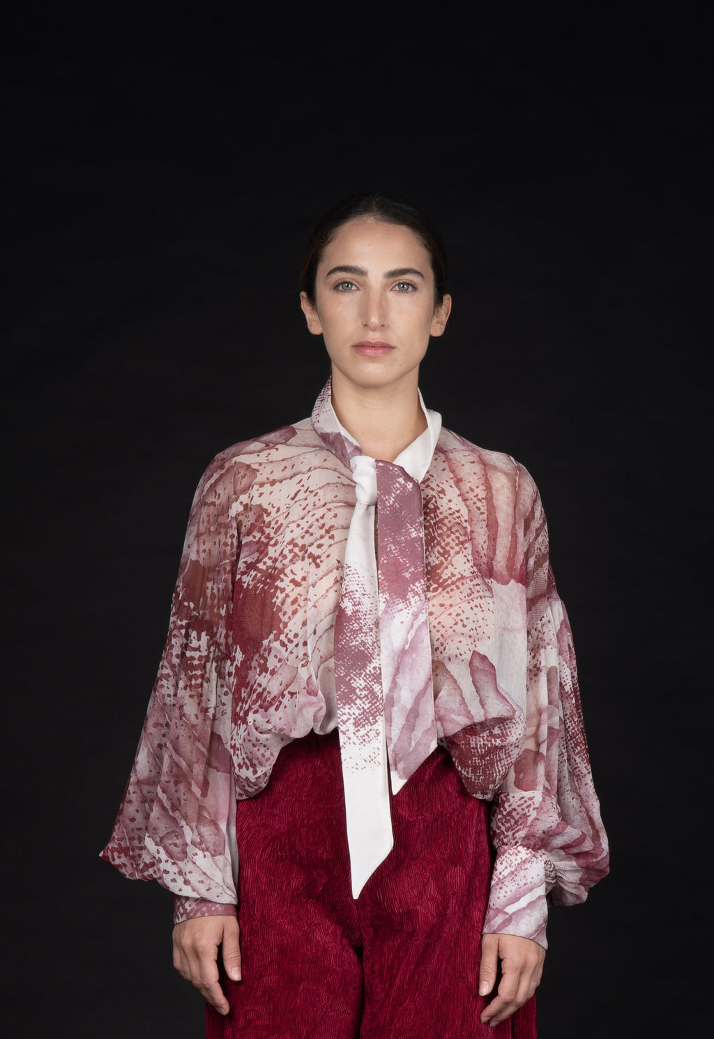Pussybow blouse maroon print